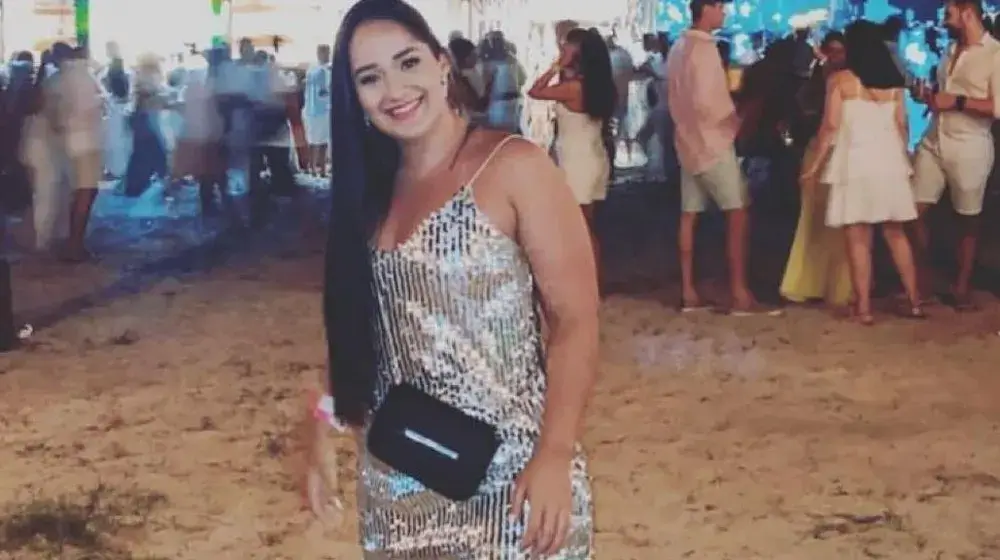 A farmacêutica Juliana Victória Costa Ribeiro, de 24 anos, morreu em um hospital particular de Aracaju.