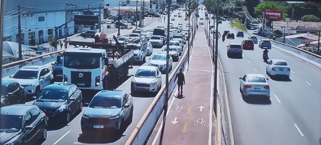 acidente Avenida Tancredo Neves Aracaju