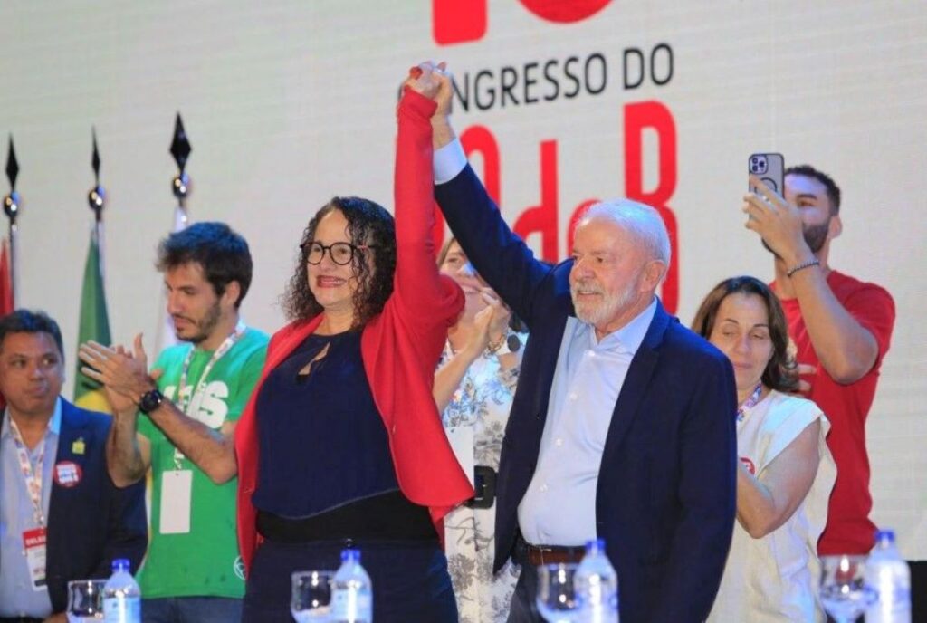 Lula critica uso de celular