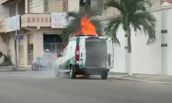 incêndio em ambulância de Moita Bonita