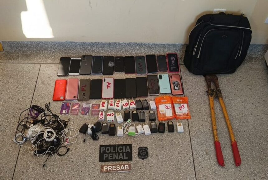 celulares apreendidos no presídio de Areia Branca