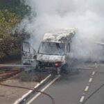 incêndio em van na Avenida Tancredo Neves