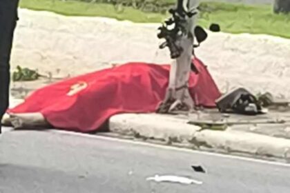 Acidente com vítima fatal registrado na Avenida Heráclito Rolemberg, na Farolândia, em Aracaju.