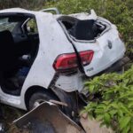 Veículo capotado após colisão com poste na rodovia SE-230 em Porto da Folha