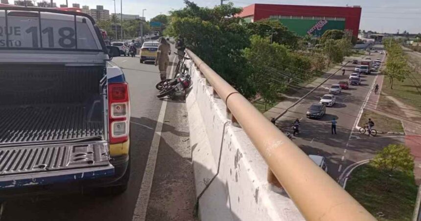 Viaduto da Avenida Tancredo Neves, em Aracaju, onde ocorreu o acidente