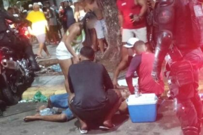 Viatura da Polícia Militar durante ocorrência no Carnaval em Pirambu