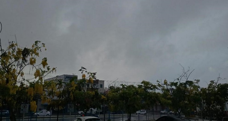 Chuva em Aracaju hoje durante alerta do Inmet com risco de ventos fortes