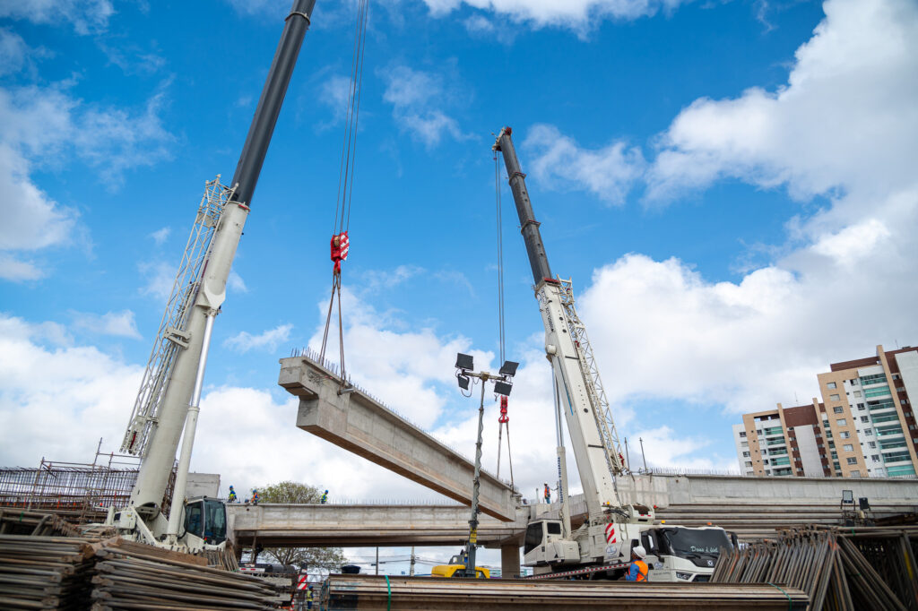Obras do Complexo Viário Maria do Carmo em Aracaju avançam com instalação de vigas