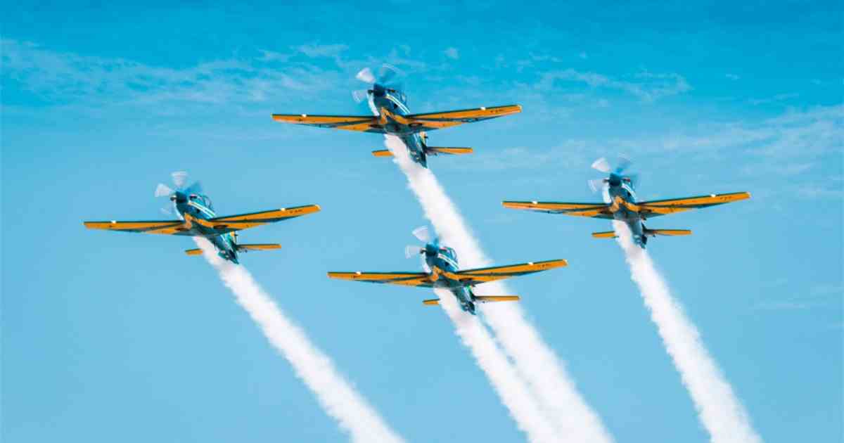 Esquadrilha da Fumaça durante apresentação aérea em Aracaju