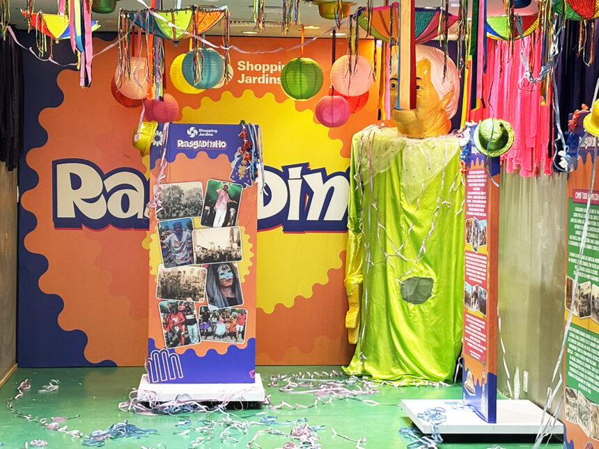 Exposição do bloco Rasgadinho no Shopping Jardins em Aracaju