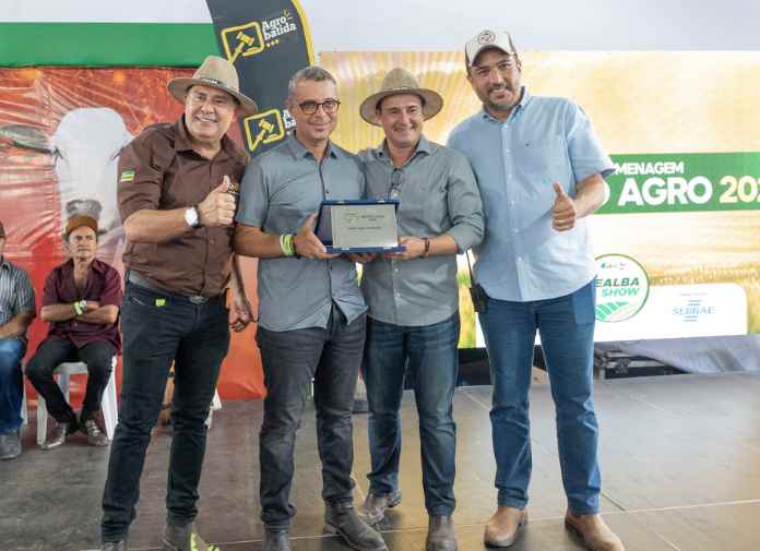 Governador Fábio Mitidieri recebe homenagem Honra ao Mérito Agro durante a Sealba Show 2026 em Sergipe