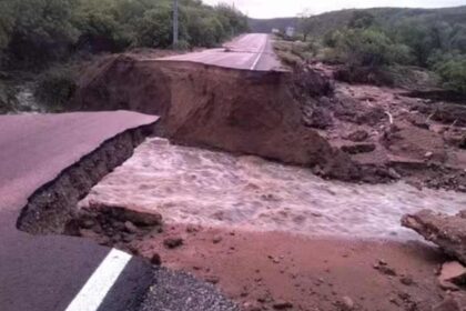Cratera aberta na rodovia AL-225 após fortes chuvas na divisa entre Sergipe e Alagoas