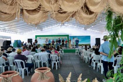 Abertura da Sealba Show 2026 no Parque Cunha Menezes, em Itabaiana, reunindo expositores e produtores rurais