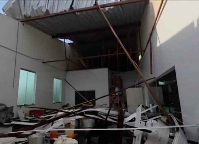 Telhado de restaurante desaba após ventania no Sealba Show 2026, em Itabaiana, deixando três pessoas feridas