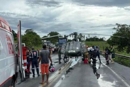 Acidente envolvendo carros e motocicleta na BR-101 em Santa Luzia do Itanhy