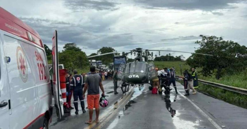 Acidente envolvendo carros e motocicleta na BR-101 em Santa Luzia do Itanhy