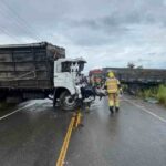 Colisão entre caminhões na rodovia SE-179 entre Simão Dias e Pinhão