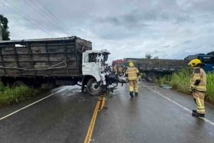 Colisão entre caminhões na rodovia SE-179 entre Simão Dias e Pinhão