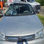 Equipes do Corpo de Bombeiros e SAMU atendendo ocorrência de acidente na SE-100, na Barra dos Coqueiros.