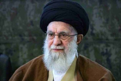 Ali Khamenei, Líder Supremo do Irã, em imagem oficial