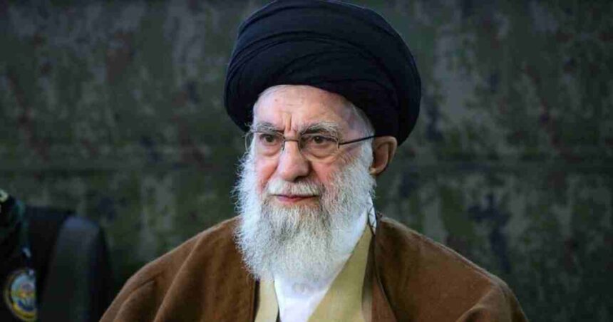 Ali Khamenei, Líder Supremo do Irã, em imagem oficial
