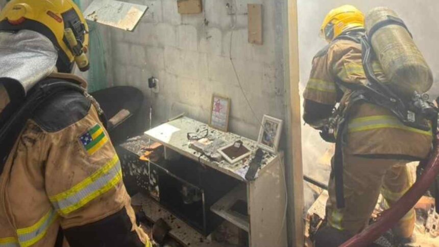 Incêndio atinge residência no bairro Novo Paraíso em Aracaju