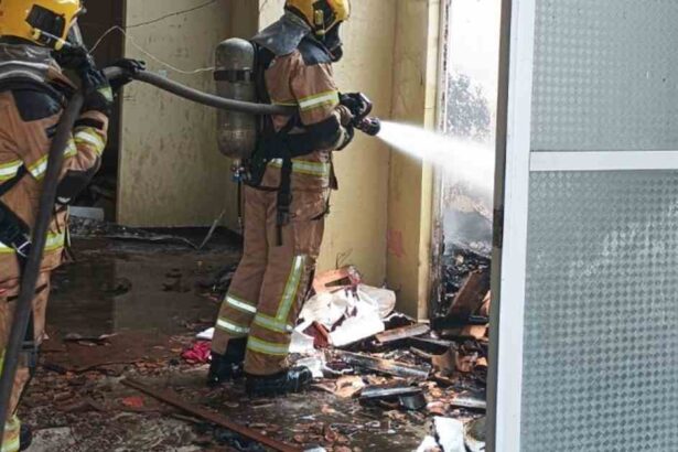 Incêndio em residência no bairro Santos Dumont, em Aracaju