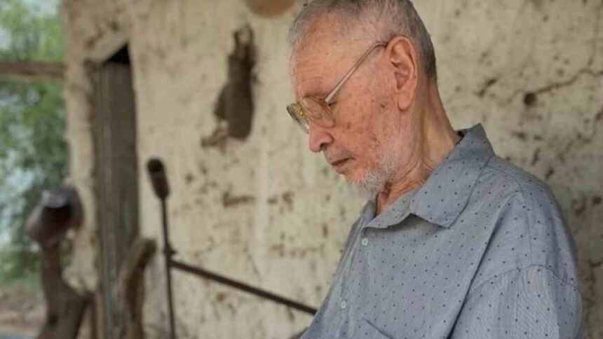 Frei Enoque sorridente em celebração religiosa..