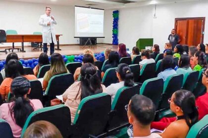 Novos servidores da saúde durante encontro de integração no Huse em Aracaju