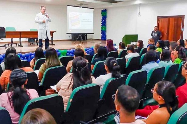 Novos servidores da saúde durante encontro de integração no Huse em Aracaju