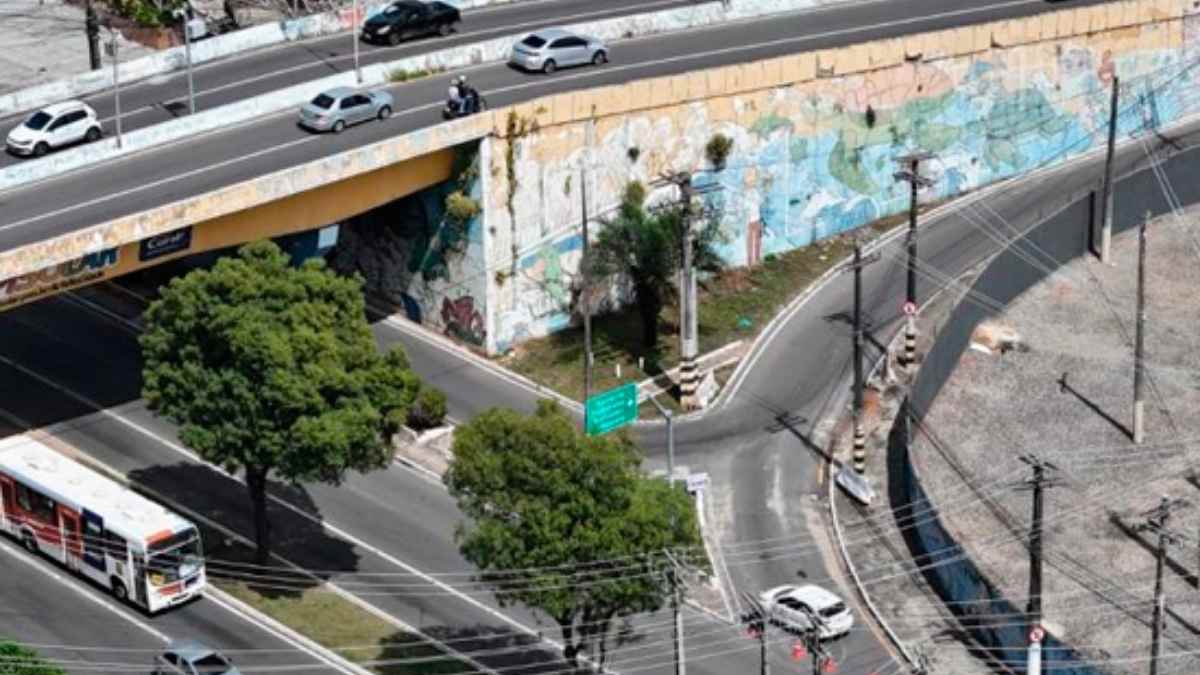 Trânsito no viaduto da Francisco Porto em Aracaju.