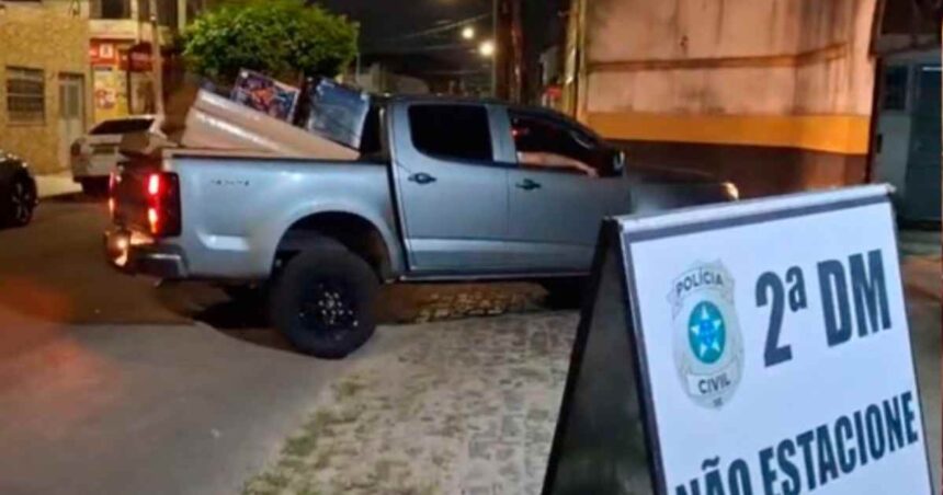 Viatura da Polícia Civil de Sergipe durante operação em Aracaju