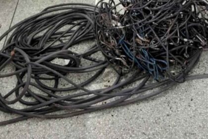 Material apreendido pela PMSE em ocorrência de furto de fios no bairro Siqueira Campos em Aracaju.