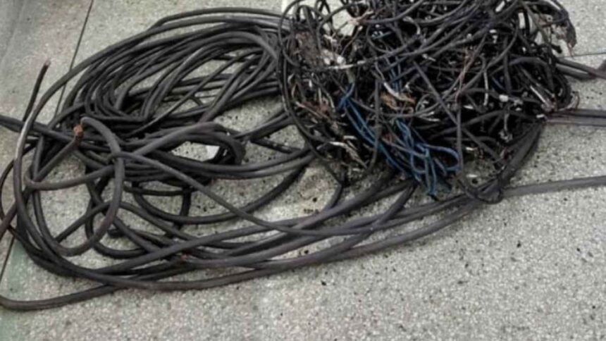 Material apreendido pela PMSE em ocorrência de furto de fios no bairro Siqueira Campos em Aracaju.