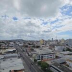 céu nublado em Aracaju com previsão de chuvas fracas