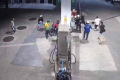 Viatura da Polícia Civil de Sergipe em frente ao DHPP.