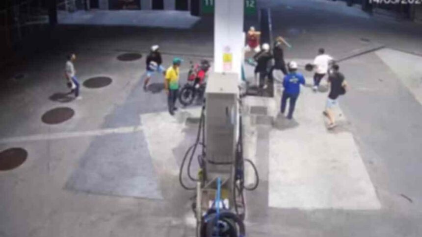 Viatura da Polícia Civil de Sergipe em frente ao DHPP.