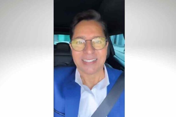 Ricardo marques gravando video no carro