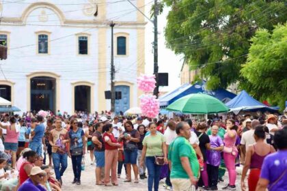 Fiéis participam da Romaria do Senhor dos Passos na Praça São Francisco em São Cristóvão