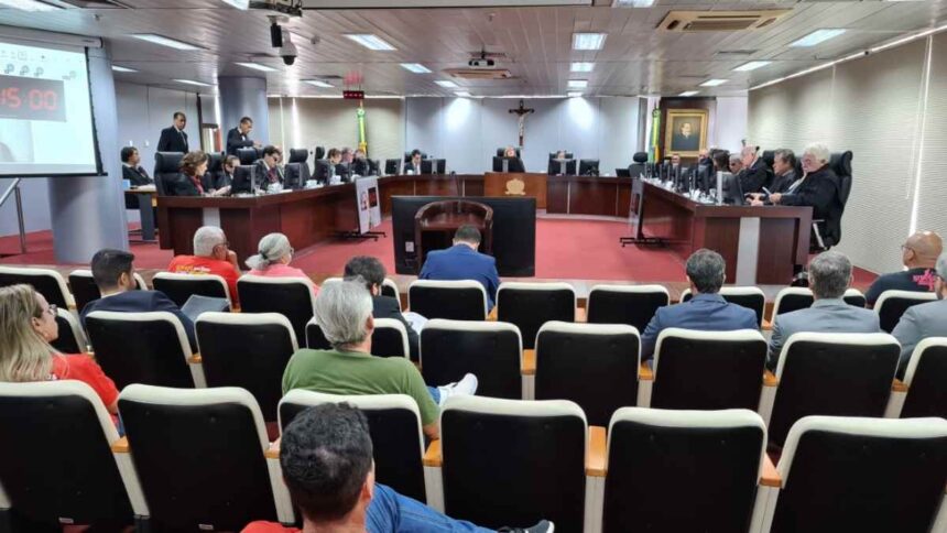 Plenário do Tribunal de Justiça de Sergipe durante julgamento sobre a ilegalidade da greve do magistério.
