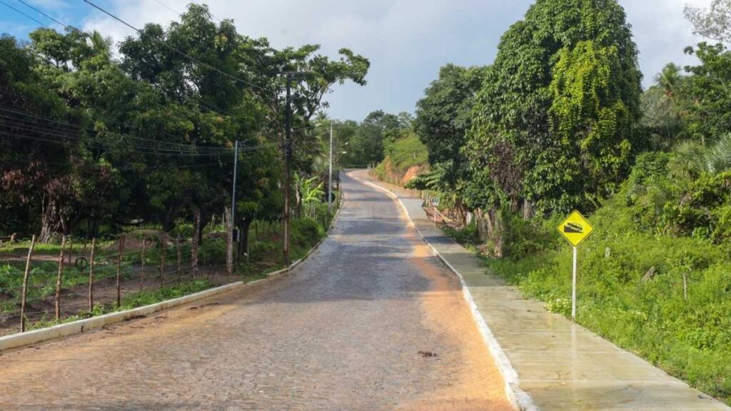 Vista da pavimentação do Caminho de Santa Dulce dos Pobres entre Aracaju e São Cristóvão