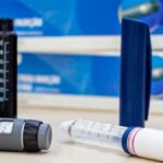 imagem ilustrativa de canetas injetáveis de medicamento.