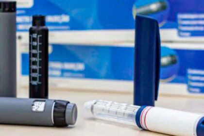 imagem ilustrativa de canetas injetáveis de medicamento.