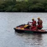 Equipe do GBS do Corpo de Bombeiros de Sergipe usando moto aquática para resgate de corpo encontrado em Laranjeiras.