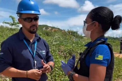 Equipes da Iguá Sergipe realizando reparos em tubulações de grande porte em Aracaju.