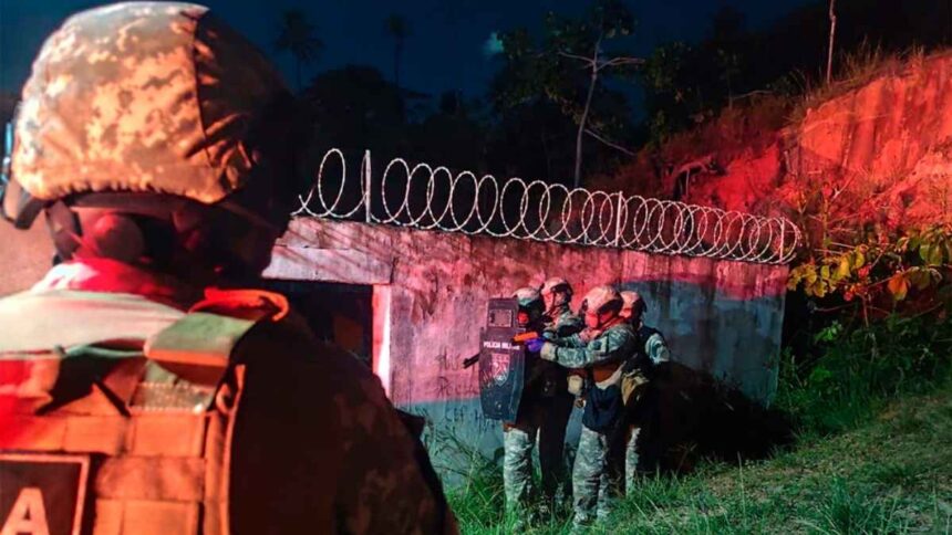 Equipes da PMSE e BOPE em frente a residência no bairro Marcelo Déda durante ocorrência de maus-tratos.