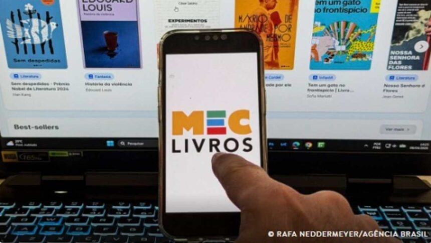 Interface do aplicativo MEC Livros mostrando capas de livros clássicos brasileiros disponíveis para empréstimo.