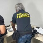 Polícia Federal durante cumprimento de mandados da Operação Warren em Aracaju.