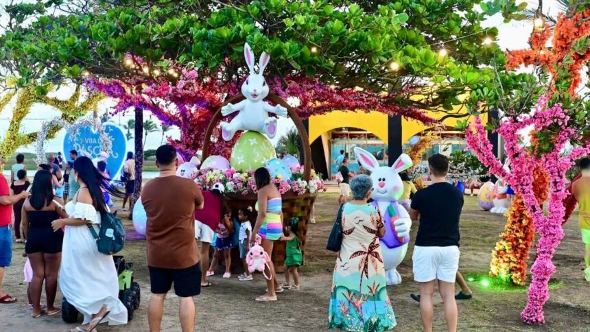 Visitantes e artesãos na Vila da Páscoa 2026, na Orla da Atalaia em Aracaju.