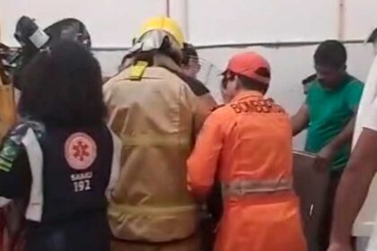 Corpo de Bombeiros e SAMU no Shopping Peixoto em Itabaiana após acidente de trabalho.